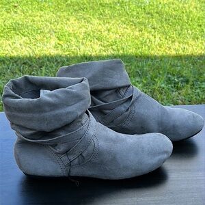 Lower East Size Women’s Gray Faux Suede Ankle Booties Boots Size 12